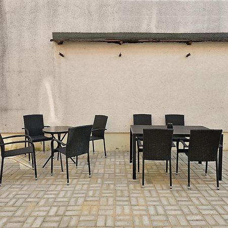 Schoene Ferienwohnung 78M2, 3 Schlafzimmer, 2 Baeder, Zentrumnah, 1Og Erfurt Esterno foto