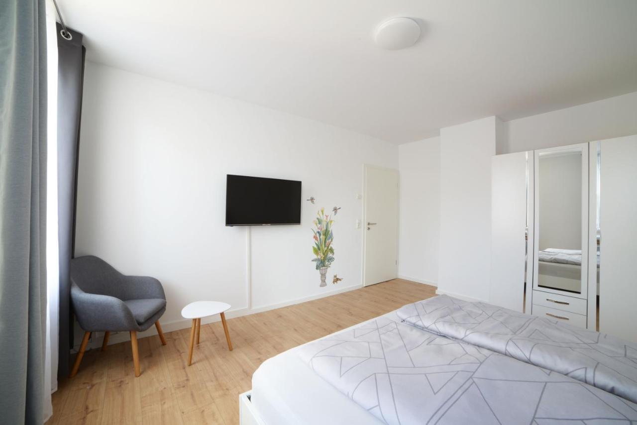 Schoene Ferienwohnung 78M2, 3 Schlafzimmer, 2 Baeder, Zentrumnah, 1Og Erfurt Esterno foto