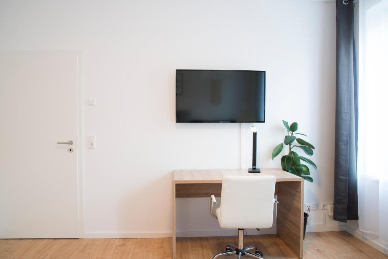 Schoene Ferienwohnung 78M2, 3 Schlafzimmer, 2 Baeder, Zentrumnah, 1Og Erfurt Esterno foto