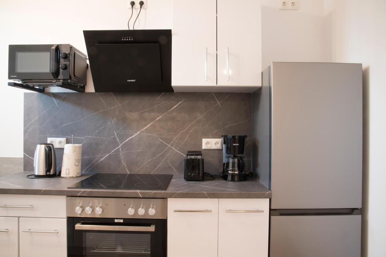 Schoene Ferienwohnung 78M2, 3 Schlafzimmer, 2 Baeder, Zentrumnah, 1Og Erfurt Esterno foto