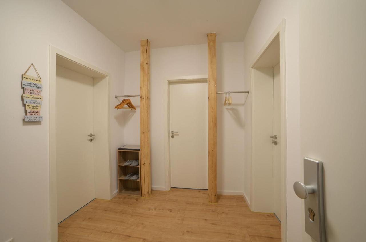 Schoene Ferienwohnung 78M2, 3 Schlafzimmer, 2 Baeder, Zentrumnah, 1Og Erfurt Esterno foto