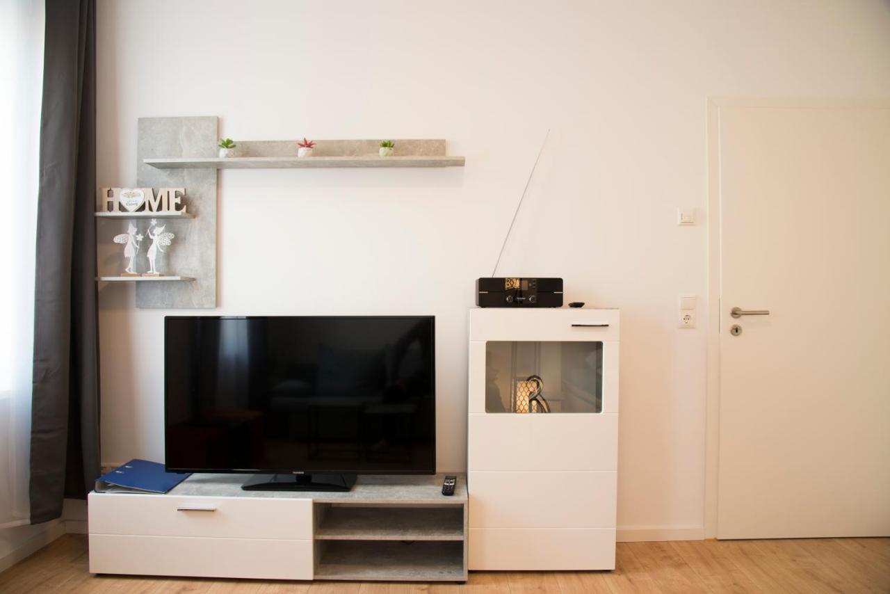 Schoene Ferienwohnung 78M2, 3 Schlafzimmer, 2 Baeder, Zentrumnah, 1Og Erfurt Esterno foto