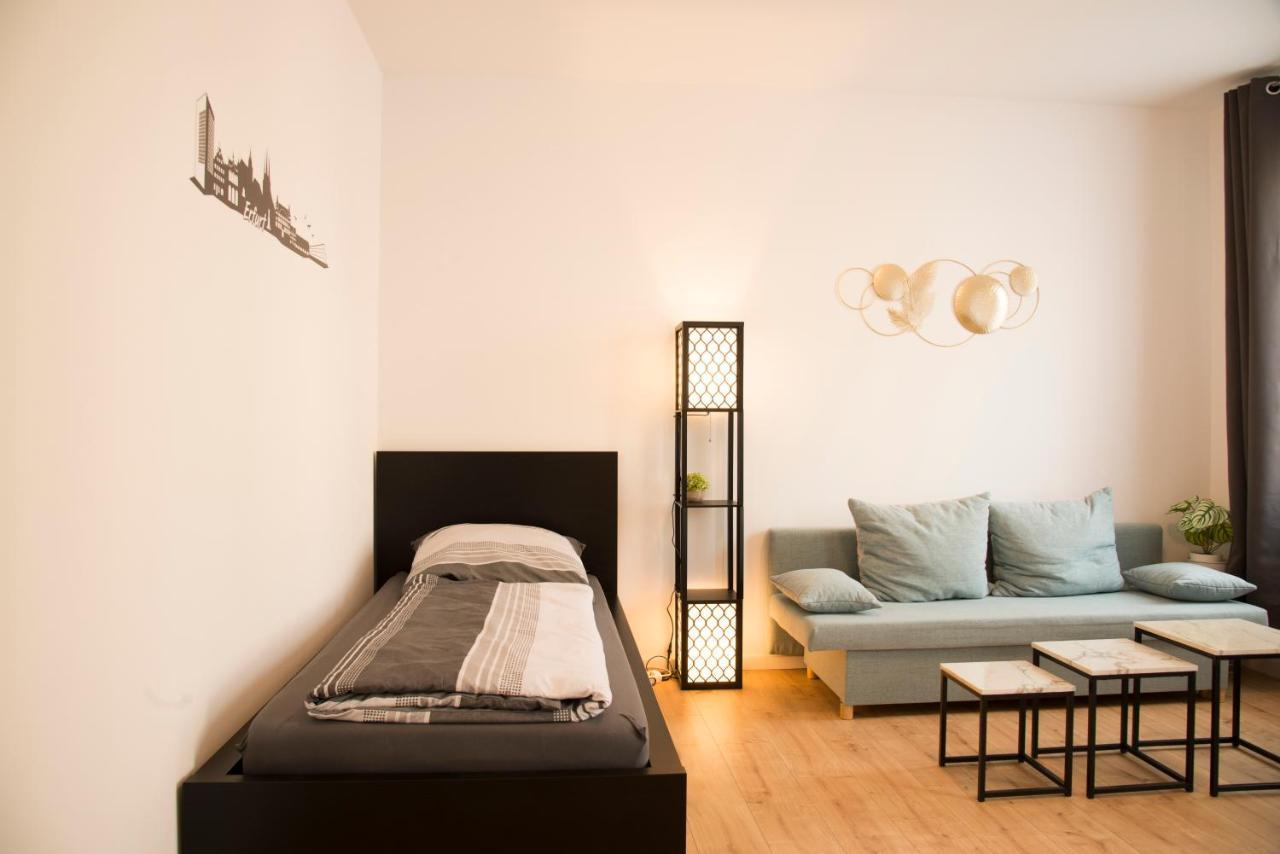 Schoene Ferienwohnung 78M2, 3 Schlafzimmer, 2 Baeder, Zentrumnah, 1Og Erfurt Esterno foto