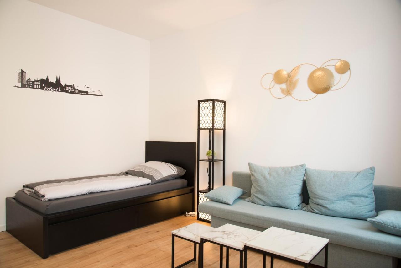 Schoene Ferienwohnung 78M2, 3 Schlafzimmer, 2 Baeder, Zentrumnah, 1Og Erfurt Esterno foto