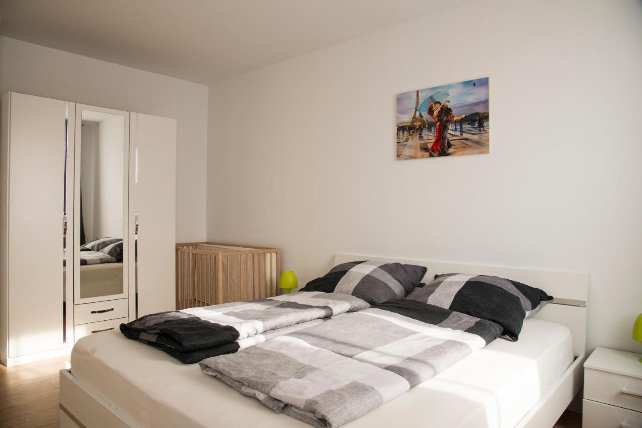 Schoene Ferienwohnung 78M2, 3 Schlafzimmer, 2 Baeder, Zentrumnah, 1Og Erfurt Esterno foto