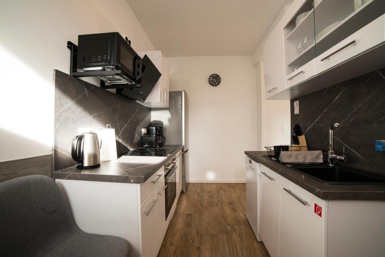 Schoene Ferienwohnung 78M2, 3 Schlafzimmer, 2 Baeder, Zentrumnah, 1Og Erfurt Esterno foto