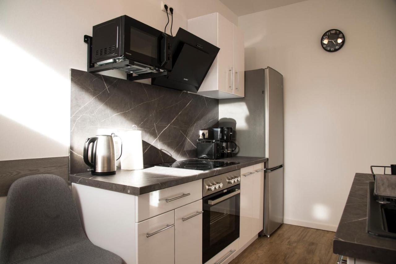 Schoene Ferienwohnung 78M2, 3 Schlafzimmer, 2 Baeder, Zentrumnah, 1Og Erfurt Esterno foto