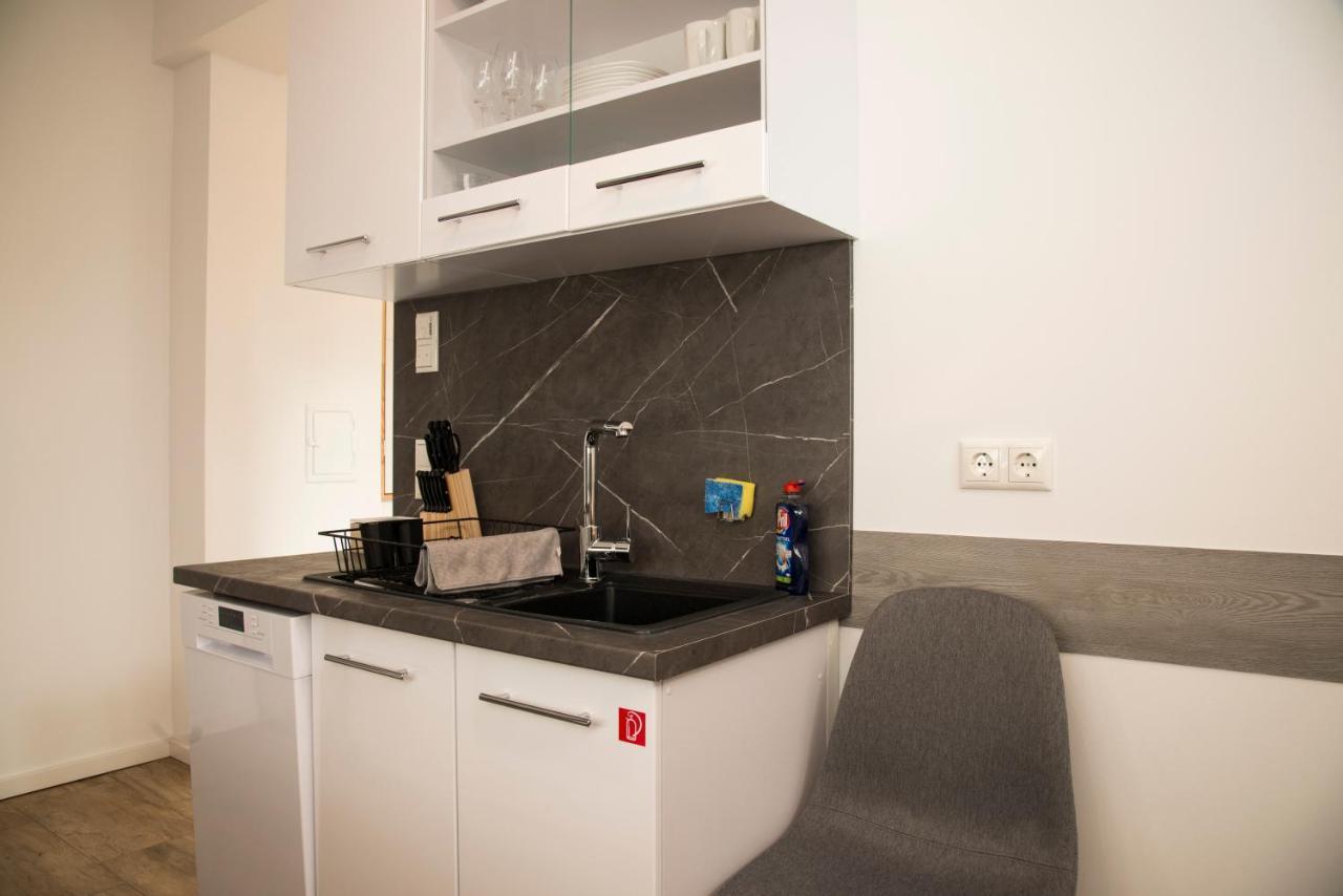 Schoene Ferienwohnung 78M2, 3 Schlafzimmer, 2 Baeder, Zentrumnah, 1Og Erfurt Esterno foto