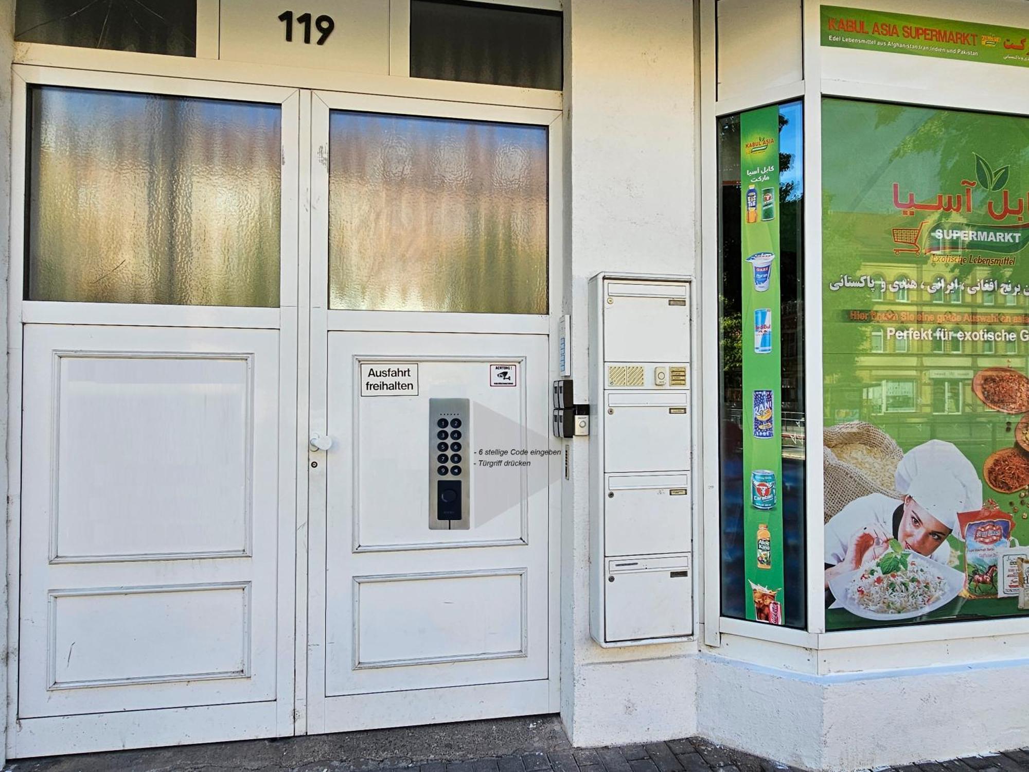 Schoene Ferienwohnung 78M2, 3 Schlafzimmer, 2 Baeder, Zentrumnah, 1Og Erfurt Esterno foto
